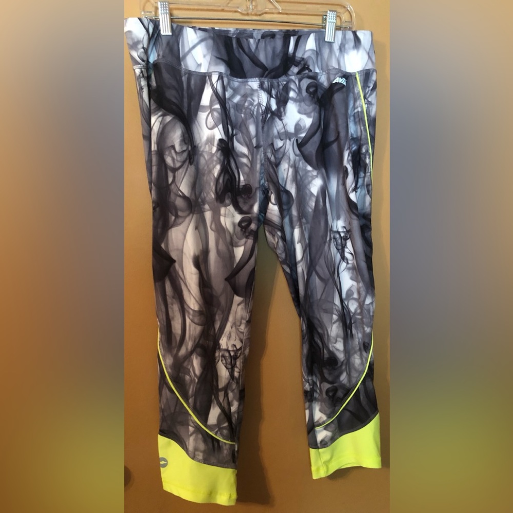 Avia Black & Gray Smoke-Print Cropped Workout Leggings with Neon Yellow Trim